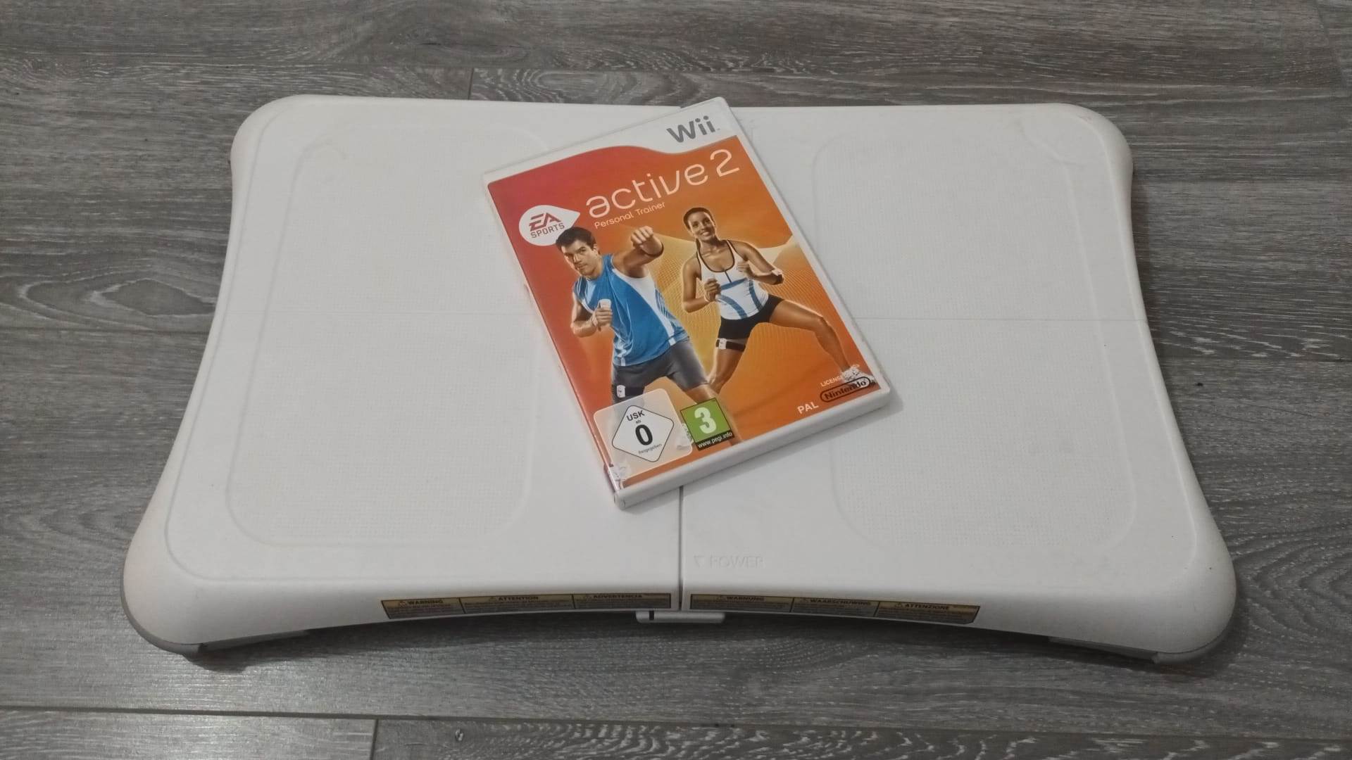 Wii Fit Ballance Board + EA Sports Active 2 - Nintendo Wii