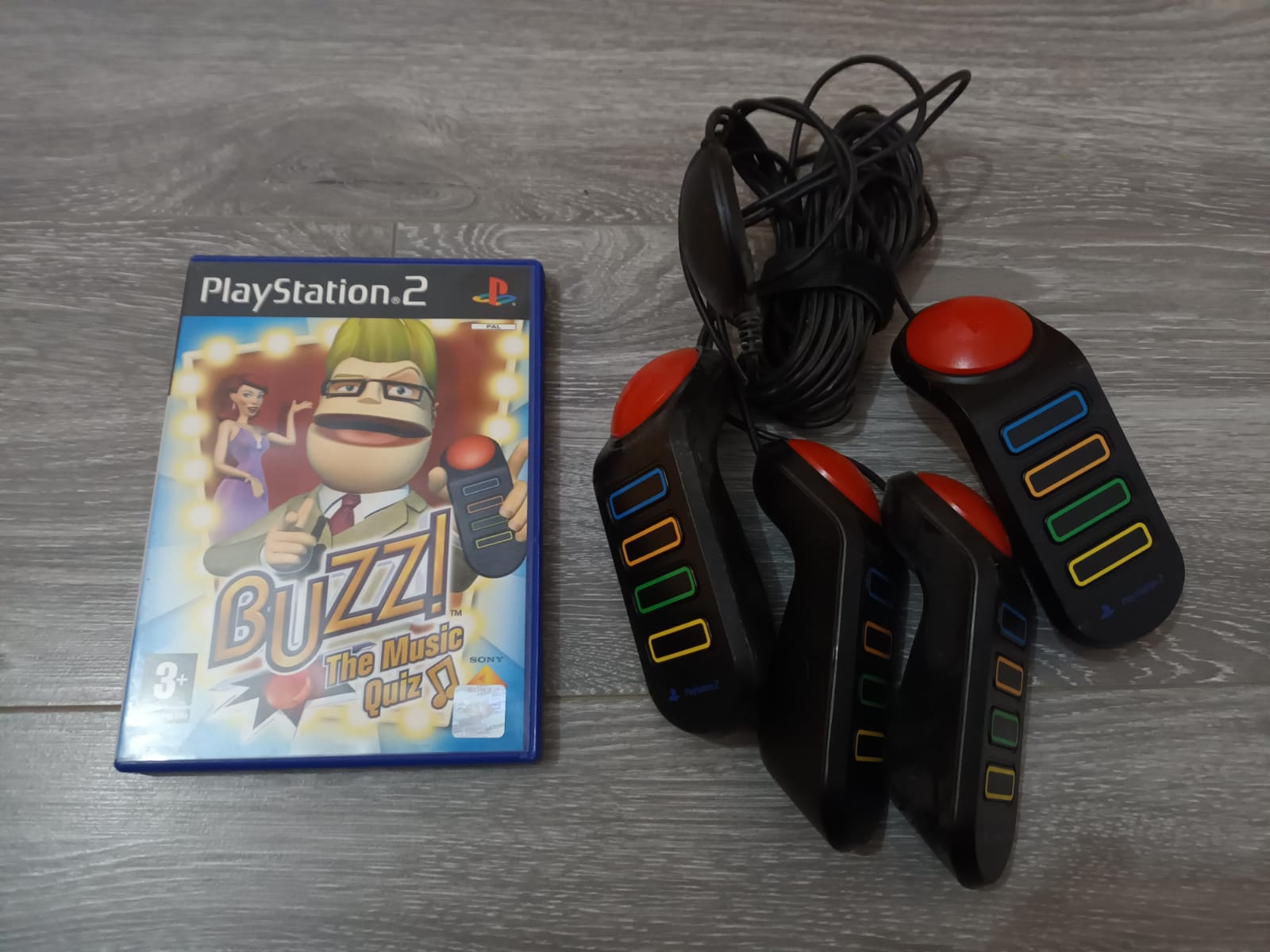 Set 4 Buzz Controller + Buzz The Music Quiz - PlayStation PS2